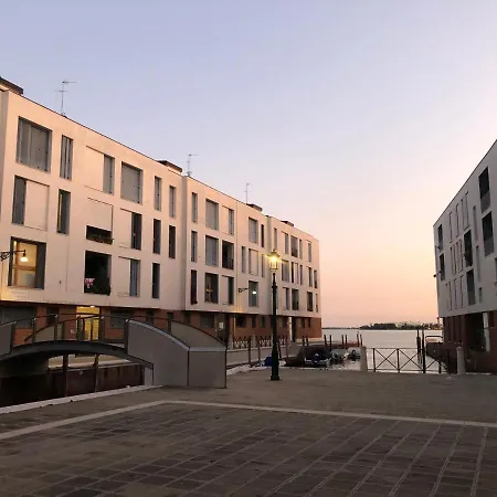 Modern Sunny Apartment In Residental Area Venice Exterior photo