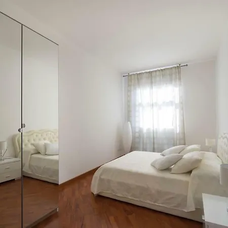 Modern Sunny Apartment In Residental Area Venice Exterior photo