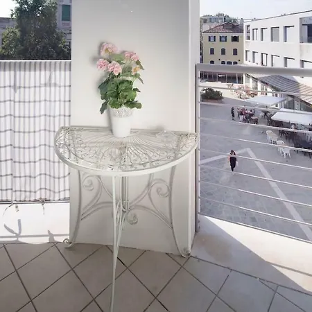 Modern Sunny Apartment In Residental Area Venice Exterior photo