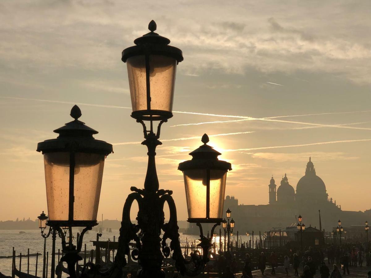 Modern Sunny In Residental Area Venezia